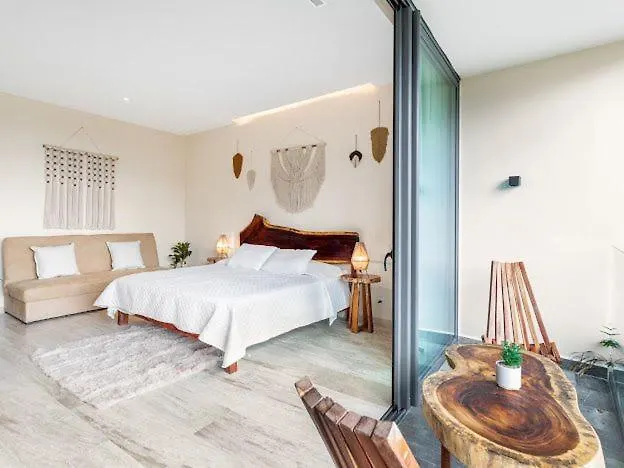 Luxury Studio - Stunning Pool View & Amenities