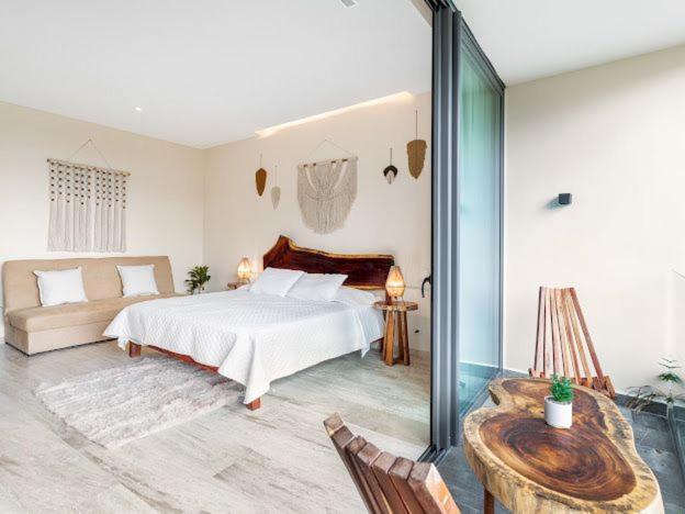 Apartment Luxury - Stunning Pool View & Amenities