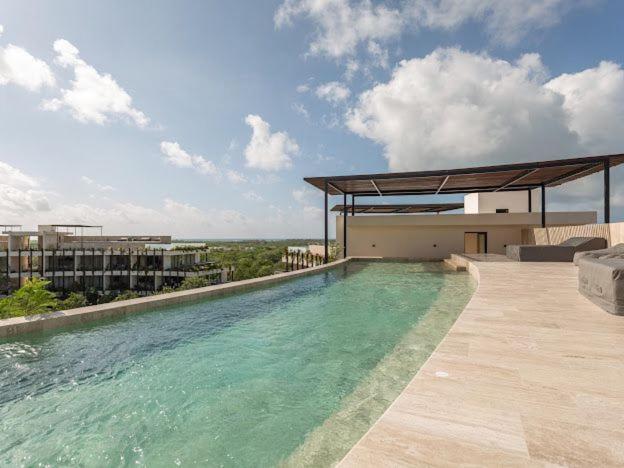 Luxury - Stunning Pool View & Amenities Apartment Tulum