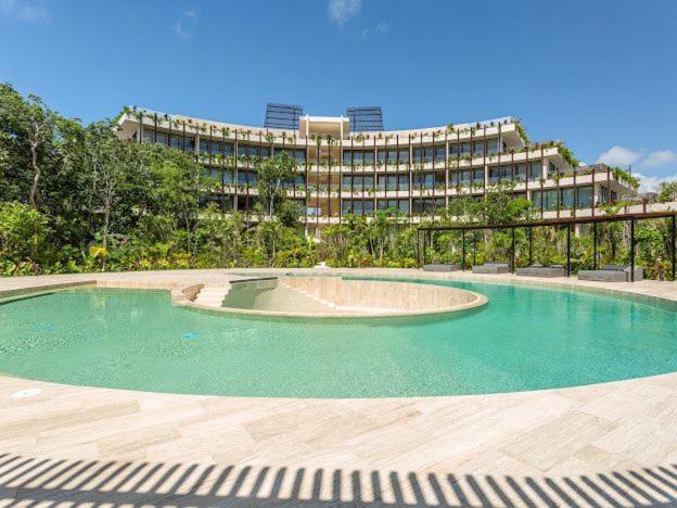 Luxury - Stunning Pool View & Amenities Apartment Tulum
